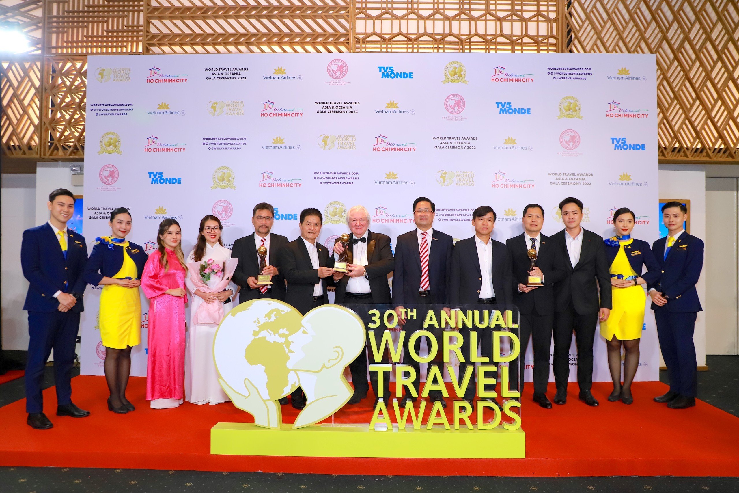 Công ty Du lịch Vietravel & Hãng Hàng không Vietravel Airlines đã vượt qua nhiều ứng cử viên sáng giá và vinh dự nhận về 04 danh hiệu lớn.